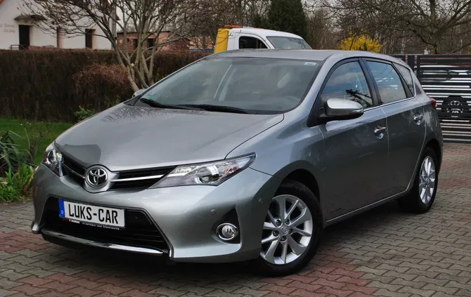 piława górna Toyota Auris cena 47777 przebieg: 60000, rok produkcji 2013 z Piława Górna